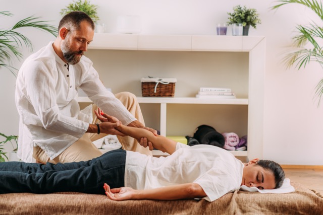 5 Great Reasons to Get a Massage Before an Adjustment